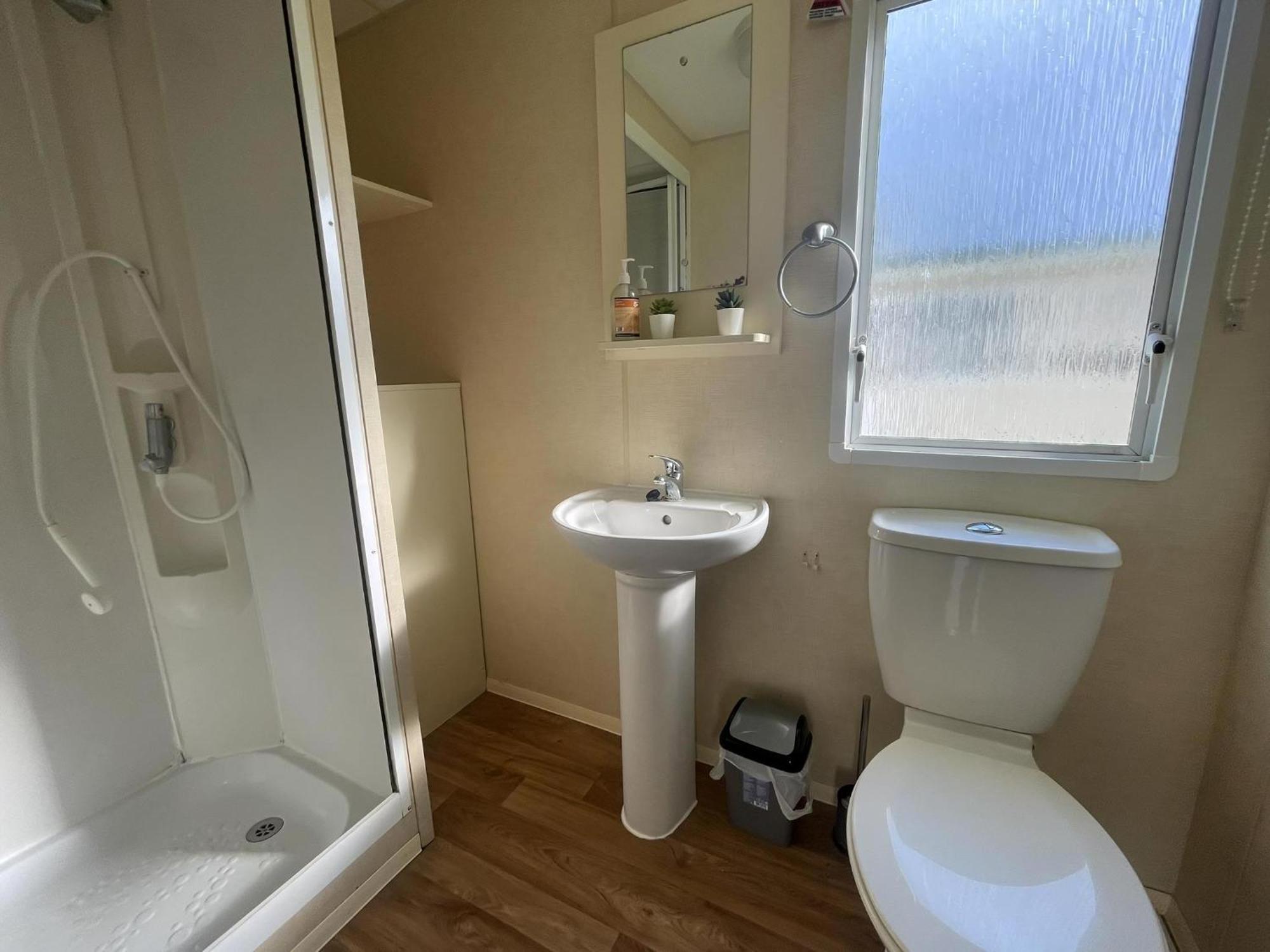 Lovely 8 Berth Caravan At St Osyth Beach Holiday Park Ref 28101G Clacton-on-Sea Zewnętrze zdjęcie